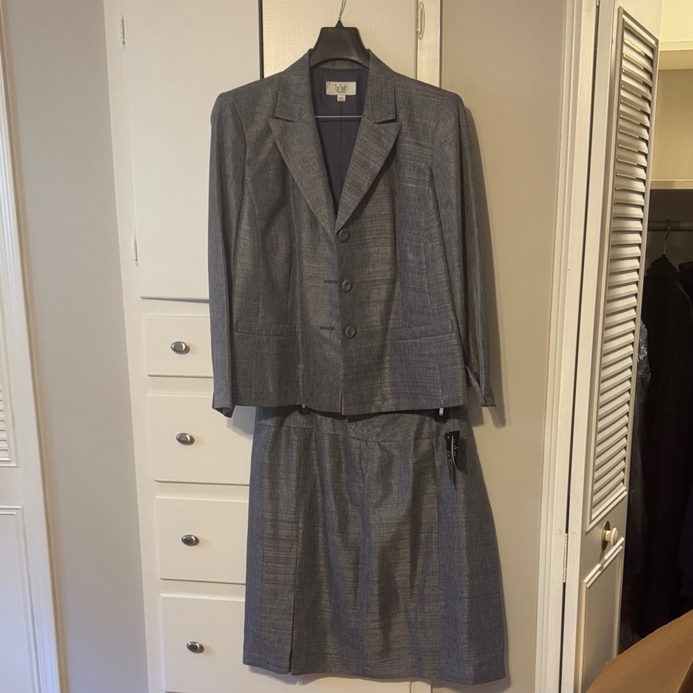 Le Suit Navy and White Blazer 24W NWT